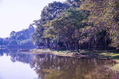 Tayland 'ın Chiangmai ilindeki Huay Tueng Tao gölünün manzara manzarası.