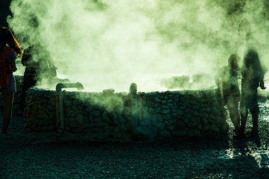 Tayland 'daki Sankamphaeng kaplıcalarından gelen sıcak su..