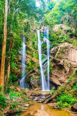 Tayland 'ın Chiangmai ilinde Mork Fa şelalesi.
