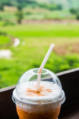 Plastik Bardakta Buzlu Süt Çayı Doğal Görüş, Tayland.