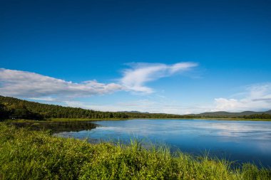 Mae Puem rezervuarının manzara görüntüsü, Tayland.