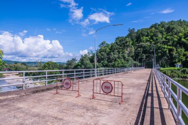 Somut yol Kiew Lom barajı, Tayland
