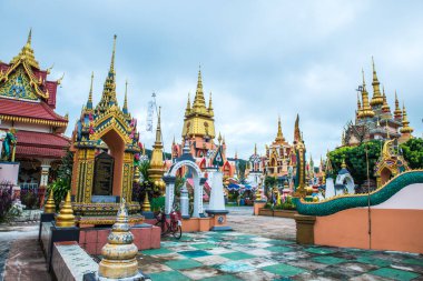 Tayland 'daki Huai Sai Khao Tapınağı' ndaki güzel bina..