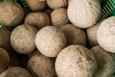 Bir grup mermer top Loknimit, Tayland 'a hazırlanıyor.