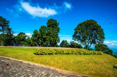 Dağ manzaralı güzel bir park. Doi Tung Villa, Chiang Rai vilayetinde..