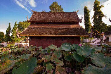Phuttha Eoen tapınağındaki eski kilise, Tayland.