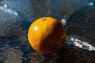 Cam masada bir portakal, Tayland