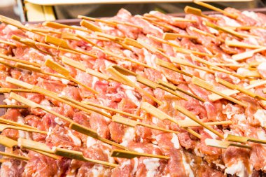 Taze domuz eti, kızarmış domuz, Tayland