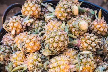 Taze Ananas tezgahta, Tayland