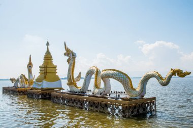 Beyaz Naga heykeli Kwan Phayao, Tayland 'da.