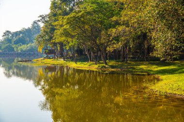 Tayland 'ın Chiangmai ilindeki Huay Tueng Tao gölünün manzara manzarası.