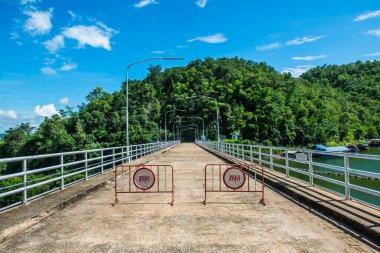 Somut yol Kiew Lom barajı, Tayland