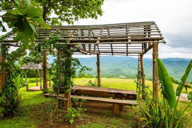 Tayland 'ın Chiang Mai bölgesinde dağ manzaralı bir dinlenme evi..