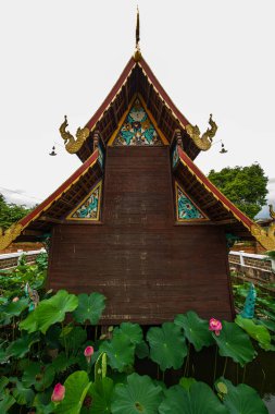 Phuttha Eoen tapınağındaki eski kilise, Tayland.