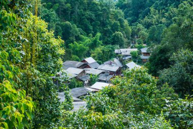Tayland 'da ormandaki küçük bir köy..