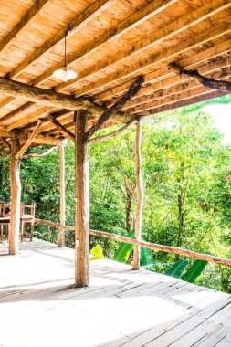 Tayland 'da bir Tayland evinin altında.