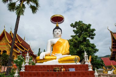 Nong Ap Chang tapınağındaki Beyaz Buda, Tayland.