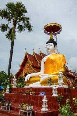 Nong Ap Chang tapınağındaki Beyaz Buda, Tayland.