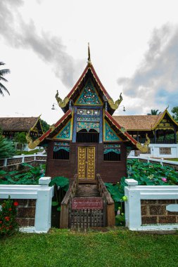 Phuttha Eoen tapınağındaki eski kilise, Tayland.