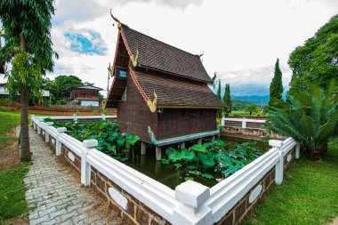 Phuttha Eoen tapınağındaki eski kilise, Tayland.