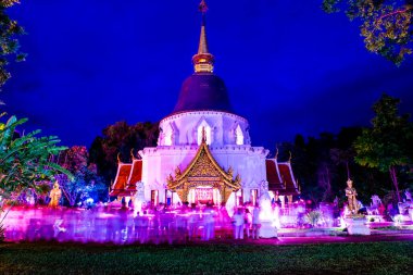 Prabudabath Si Roi Pagoda Alacakaranlık Vakti Darabhirom Manastırı, Tayland.