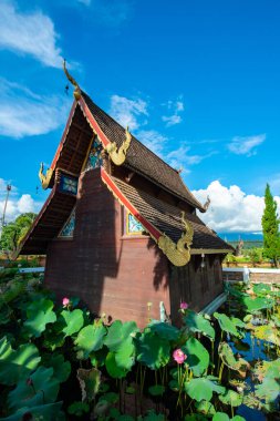 Phuttha Eoen tapınağındaki eski kilise, Tayland.