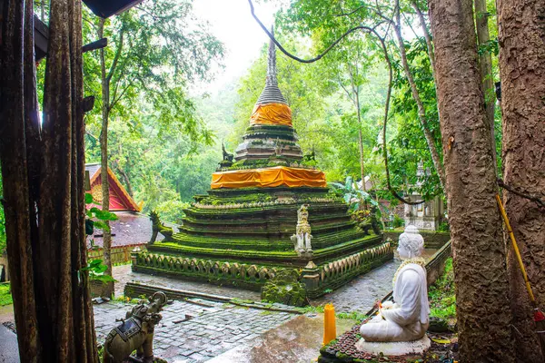 Pha Lat Tapınağı, Tayland 'da Antik Pagoda.