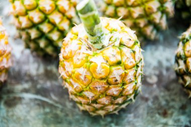 Satılık Ananas standı, Tayland.