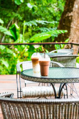 Plastik Bardakta Buzlu Latte Kahve ve Buzlu Çikolata, Tayland.