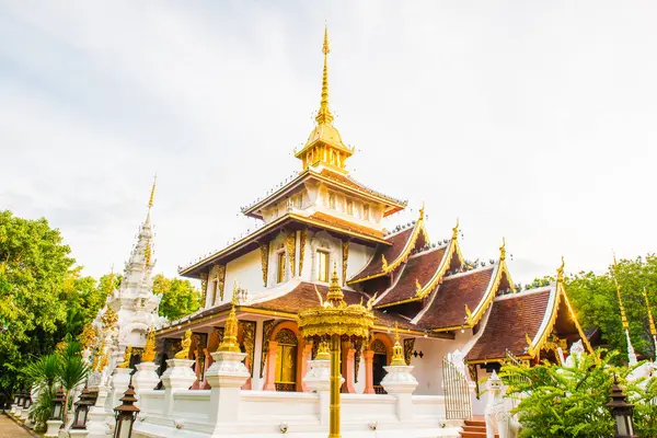 Chiangmai, Tayland 'daki Darabhirom Ormanı Manastırı' ndan Phra Chao Than Jai Mondop.