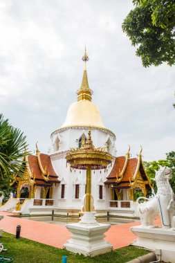 Tayland 'ın Chiangmai eyaletindeki Darabhirom Ormanı Manastırı' ndan Prabudabath Si Roi Pagoda.