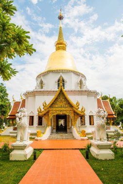 Tayland 'ın Chiangmai eyaletindeki Darabhirom Ormanı Manastırı' ndan Prabudabath Si Roi Pagoda.