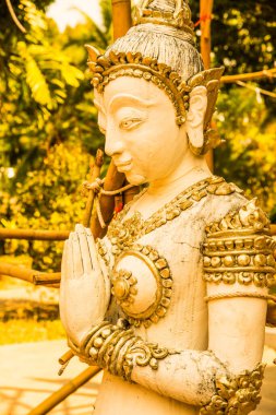 Tanrı heykeli yenileniyor, Tayland.