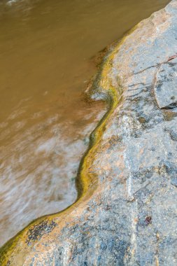 Su Maesa Şelalesinde akıyor, Tayland.