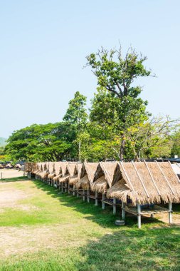 Tayland 'ın Chiangmai ilindeki Huay Tueng Tao gölünde kulübeler..