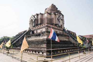 Tayland 'daki antik Varaviharn tapınağı Chediluang pagoda.