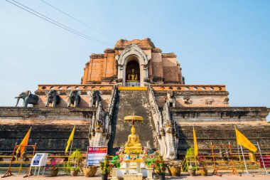 Tayland 'daki antik Varaviharn tapınağı Chediluang pagoda.