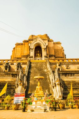 Tayland 'daki antik Varaviharn tapınağı Chediluang pagoda.
