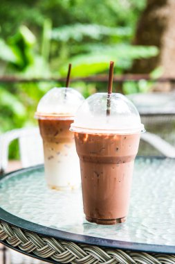 Plastik Bardakta Buzlu Latte Kahve ve Buzlu Çikolata, Tayland.
