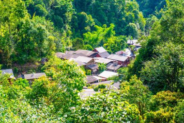 Tayland 'da ormandaki küçük bir köy..