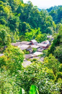 Tayland 'da ormandaki küçük bir köy..