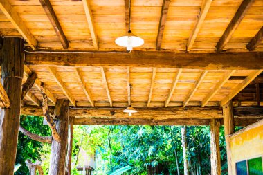 Tayland 'da bir Tayland evinin altında.