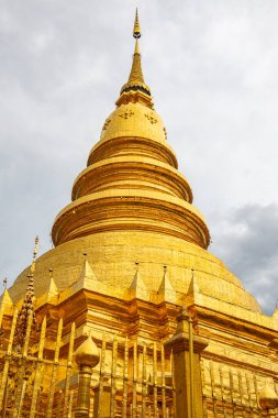 Phra, Tayland 'ın Lumphun eyaletindeki Hariphunchai tapınağı..