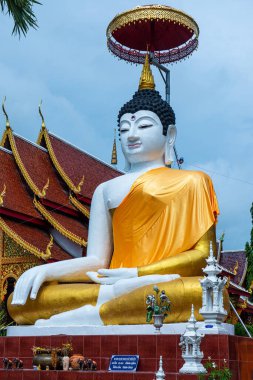 Nong Ap Chang tapınağındaki Beyaz Buda, Tayland.