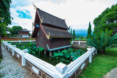 Phuttha Eoen tapınağındaki eski kilise, Tayland.