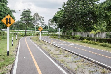 Tayland 'ın Chiangmai şehrinde bisiklet yolu.