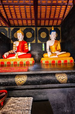 Chedi Luang Varavihara tapınağının eski Buda heykeli, Chiang Mai vilayeti.