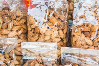 Tayland 'da naylon poşette badem fıstığı var..