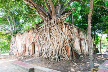 Kratai Tapınak, Tayland antik Tay kilisede seslendirdi.