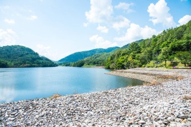 Bhumibol Barajı, Tayland manzarası.